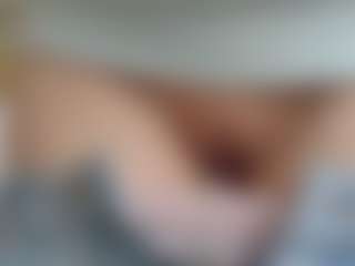 NaughtyBlooms's Live Sex Cam Show