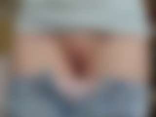 NaughtyBlooms's Live Sex Cam Show