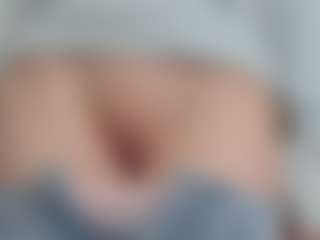 NaughtyBlooms's Live Sex Cam Show