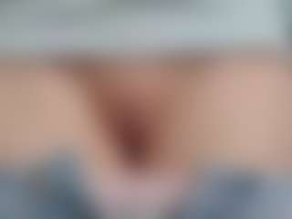 NaughtyBlooms's Live Sex Cam Show