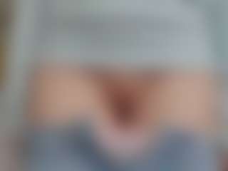 NaughtyBlooms's Live Sex Cam Show