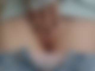 NaughtyBlooms's Live Sex Cam Show