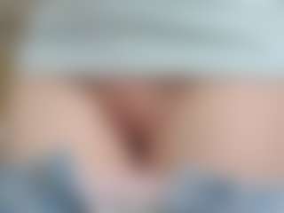 NaughtyBlooms's Live Sex Cam Show