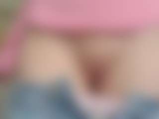 Live cam show with NaughtyBlooms - Ass Bouncing on Free Soda
