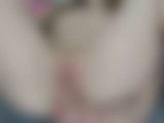 NaughtyBlooms's Live Sex Cam Show