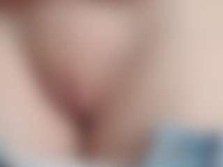 NaughtyBlooms's Live Sex Cam Show