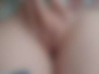 NaughtyBlooms's Live Sex Cam Show
