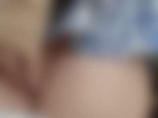 NaughtyBlooms's Live Sex Cam Show