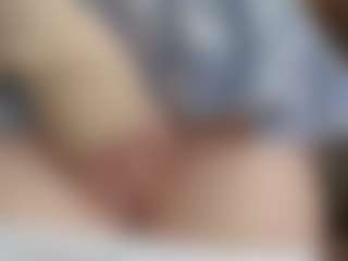 NaughtyBlooms's Live Sex Cam Show