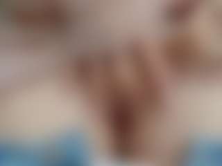 Live cam show with NaughtyBlooms - Brown Eyes Teen (18+) on friskycurves.com