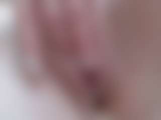 NaughtyBlooms's Live Sex Cam Show