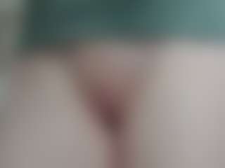 NaughtyBlooms's Live Sex Cam Show