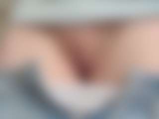 NaughtyBlooms's Live Sex Cam Show