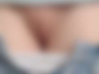 NaughtyBlooms's Live Sex Cam Show