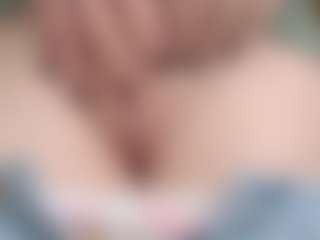 NaughtyBlooms's Live Sex Cam Show