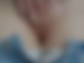 NaughtyBlooms's Live Sex Cam Show