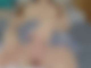 NaughtyBlooms's Live Sex Cam Show