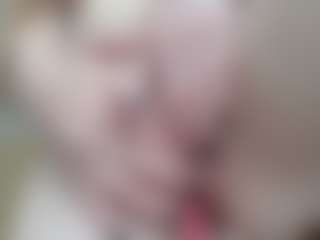 NaughtyBlooms's Live Sex Cam Show