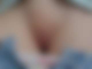 NaughtyBlooms's Live Sex Cam Show