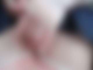 NaughtyBlooms's Live Sex Cam Show
