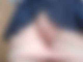 NaughtyBlooms's Live Sex Cam Show