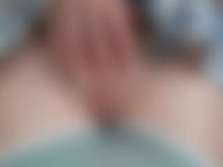 NaughtyBlooms's Live Sex Cam Show