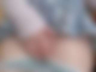 NaughtyBlooms's Live Sex Cam Show