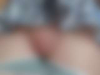 NaughtyBlooms's Live Sex Cam Show