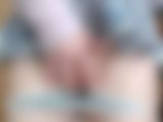 NaughtyBlooms's Live Sex Cam Show