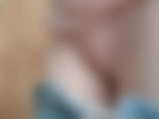 NaughtyBlooms's Live Sex Cam Show