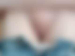 NaughtyBlooms's Live Sex Cam Show