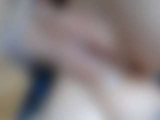NaughtyBlooms's Live Sex Cam Show