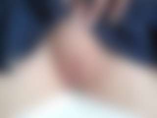 NaughtyBlooms's Live Sex Cam Show