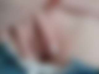 NaughtyBlooms's Live Sex Cam Show