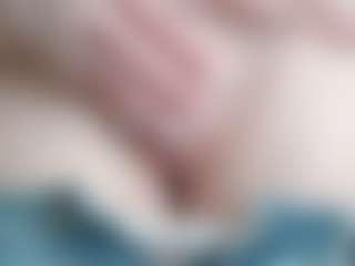 NaughtyBlooms's Live Sex Cam Show