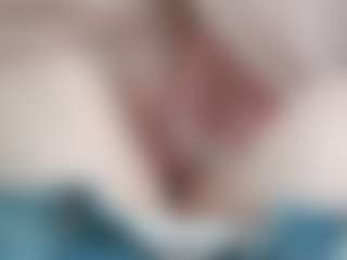 NaughtyBlooms's Live Sex Cam Show