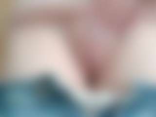 NaughtyBlooms's Live Sex Cam Show