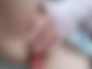 Live cam show with NaughtyBlooms - Ass Bouncing on Cam Slut