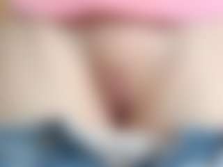 NaughtyBlooms's Live Sex Cam Show