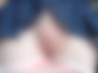 NaughtyBlooms's Live Sex Cam Show