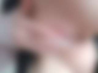 NaughtyBlooms's Live Sex Cam Show