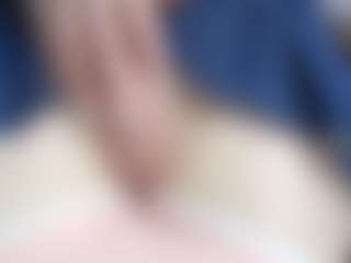 NaughtyBlooms's Live Sex Cam Show