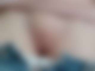 NaughtyBlooms's Live Sex Cam Show