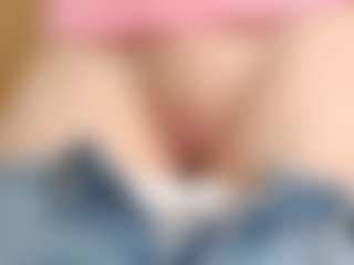 NaughtyBlooms's Live Sex Cam Show