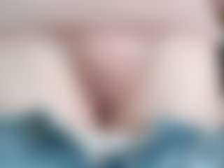 NaughtyBlooms's Live Sex Cam Show