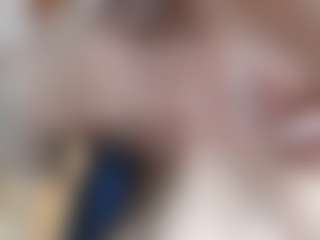 NaughtyBlooms's Live Sex Cam Show