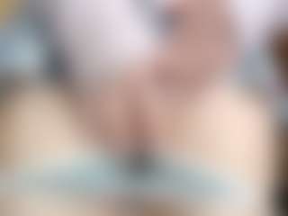 NaughtyBlooms's Live Sex Cam Show