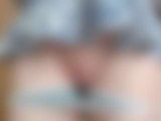 NaughtyBlooms's Live Sex Cam Show