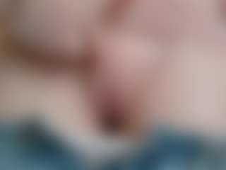 NaughtyBlooms's Live Sex Cam Show