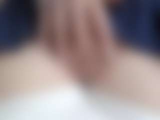 NaughtyBlooms's Live Sex Cam Show
